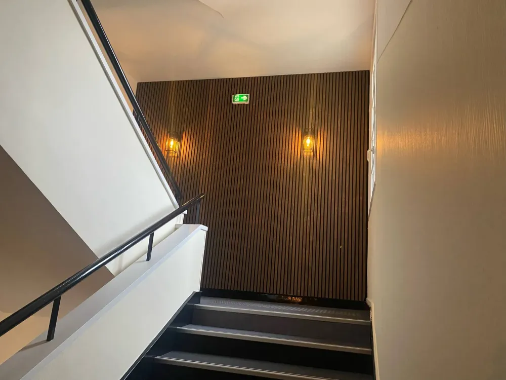 peinture intérieur d'un escalierwebp
